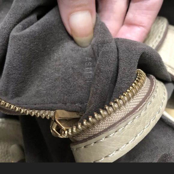 Louis Vuitton Mahina bag - Picture 11 of 16